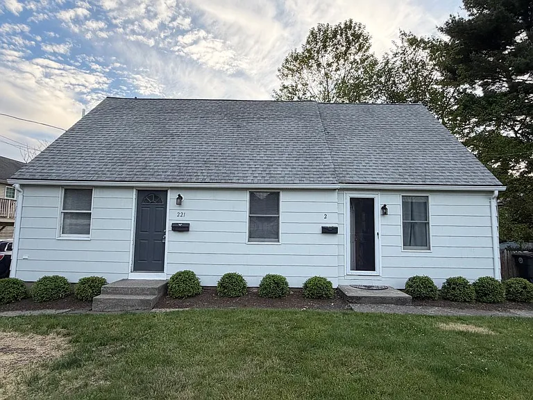 221 Meadows End Rd — Photo 1