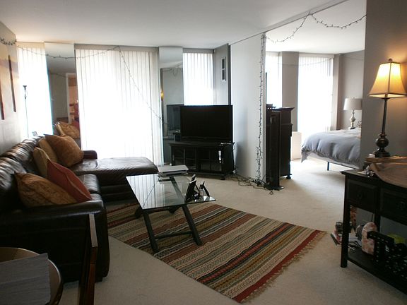 3rd image of 1660 N La Salle St #906