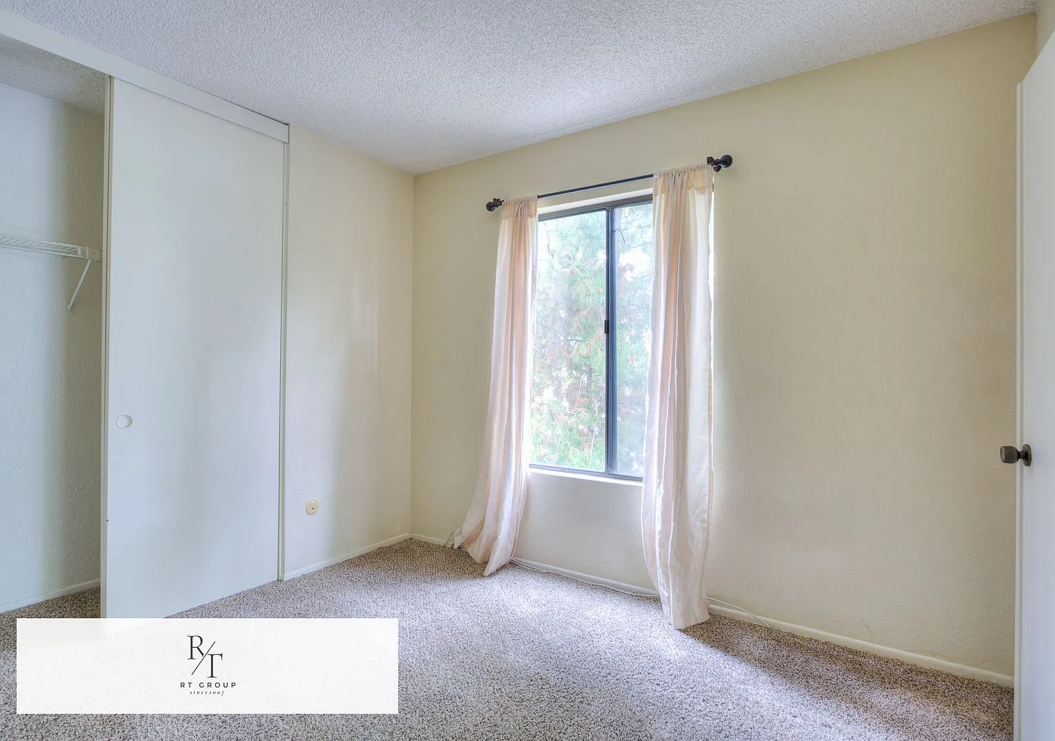 Spacious 3-Bedroom Condo with Balcony & Community Amenities in Canyon Crest ! — Photo 4