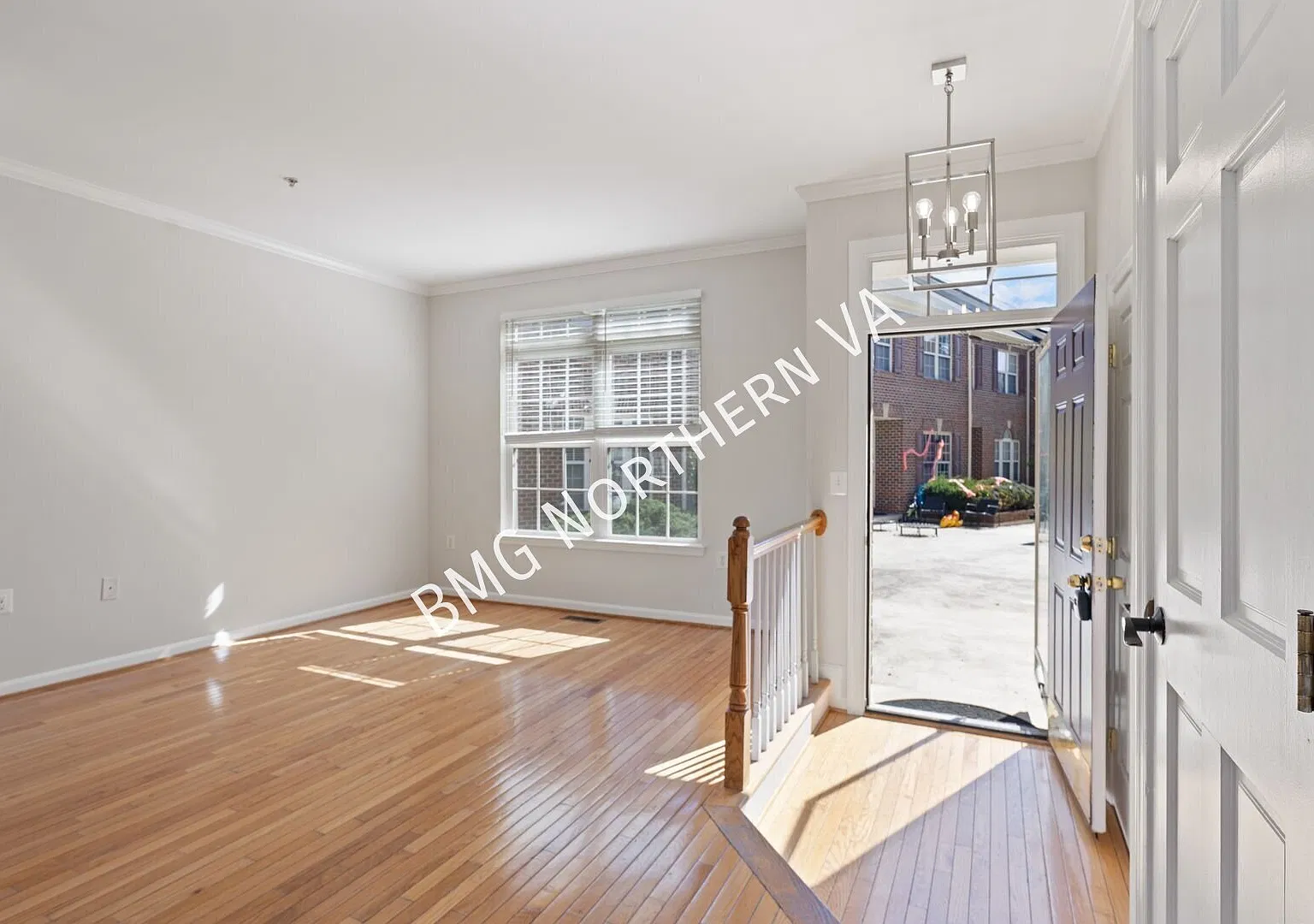 Beautiful 3BR/2.5BA End-Unit Brick Townhome In Desired Madison Lane — Photo 2