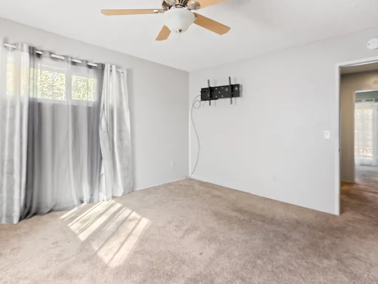 5203 Desert View Dr — Photo 4