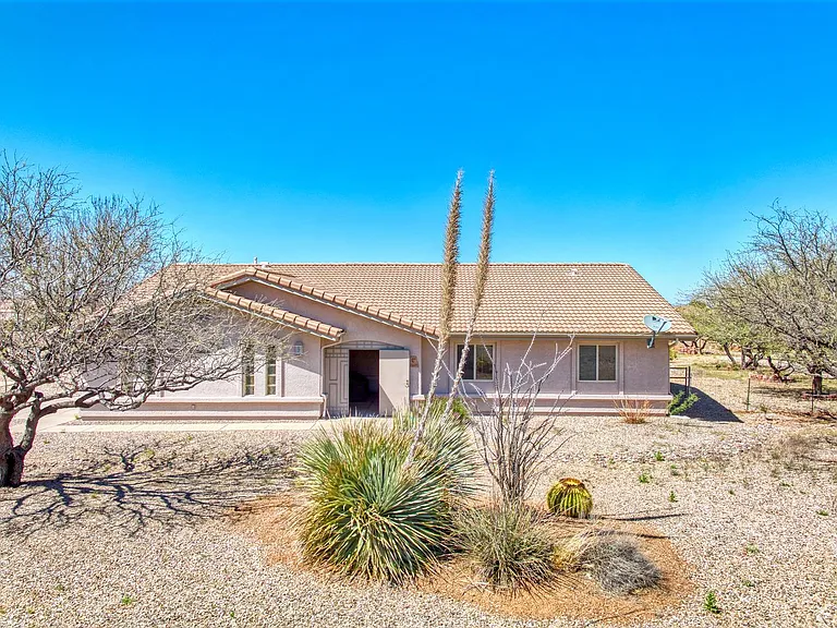 2601 E Suma Dr — Photo 2