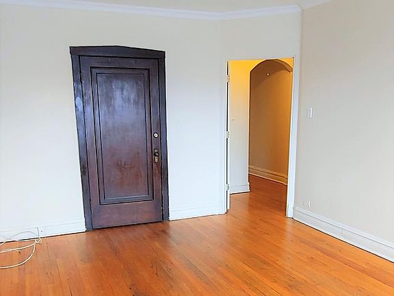 2nd image of 4003 W Oakdale Ave #2