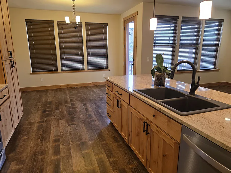189 Redstone Dr — Photo 3
