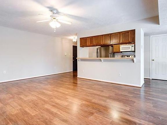 3rd image of 9373 Man O War Ct