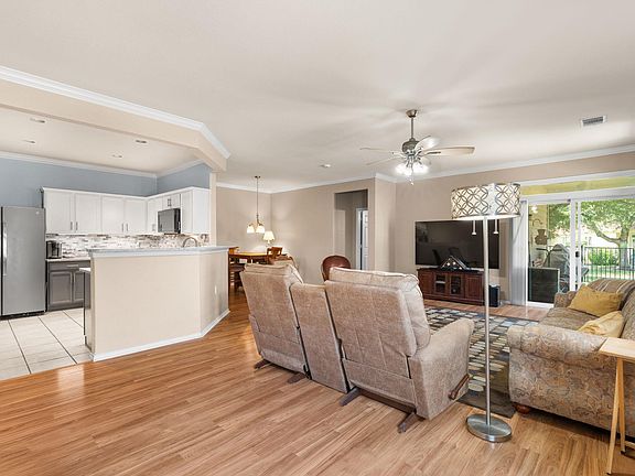 4th image of 334 Portsmouth Dr