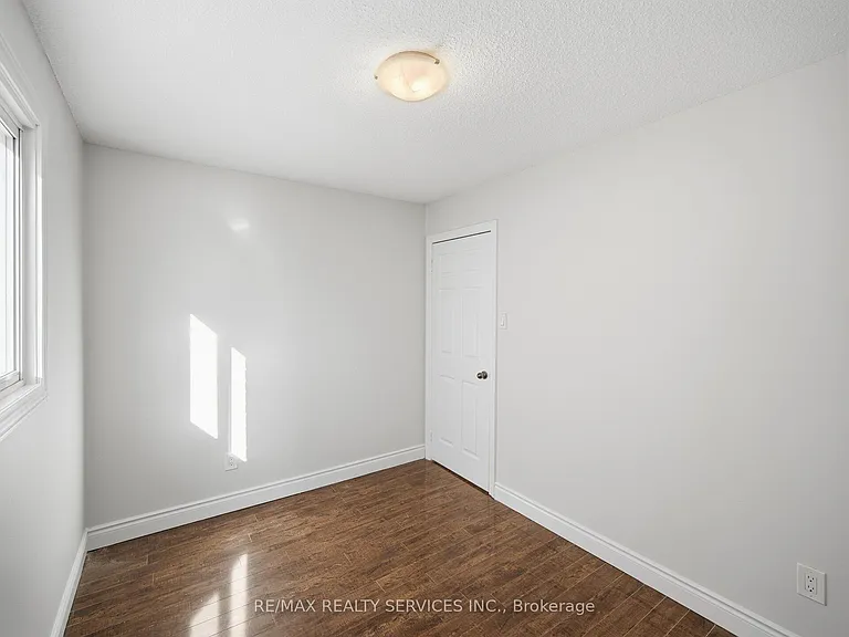 8 Deerpark Cres S #LOWER — Photo 24