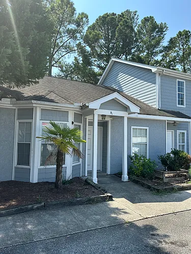 1008 Beach Dr SW #B1 Photo 1