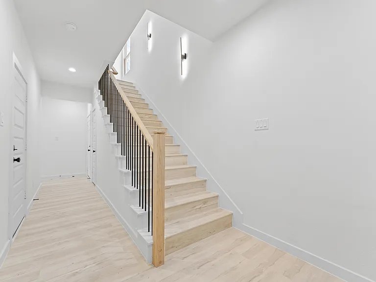 206 W Brooklyn Ave — Photo 10