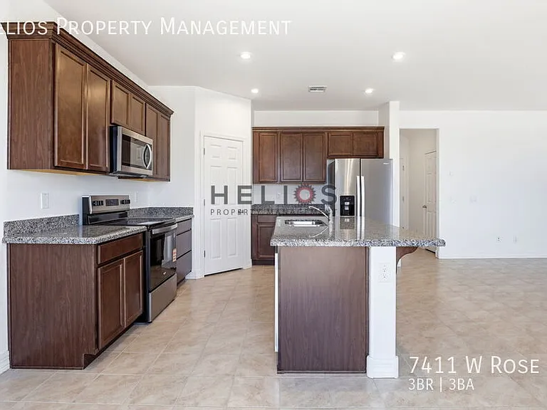 7411 W Rose Ln — Photo 9