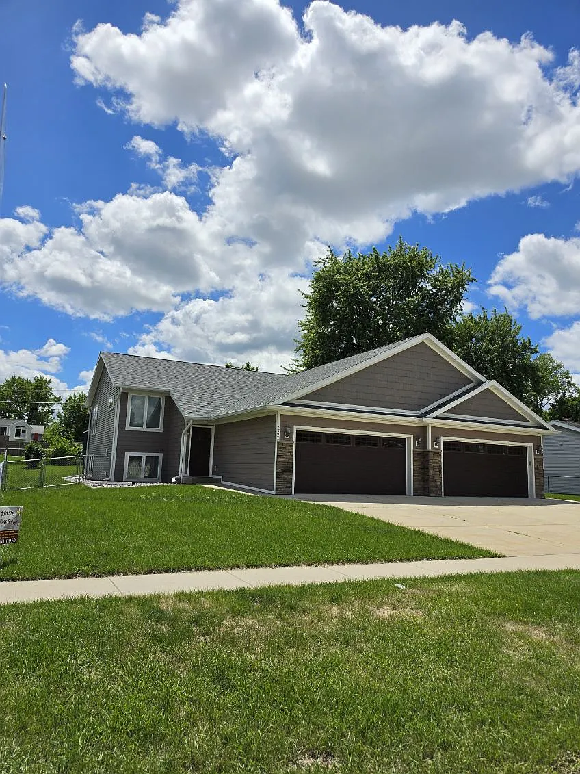 3 bed, 1563 sqft, $2,250 — Photo 1