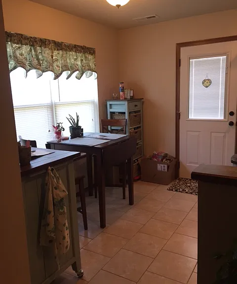 900 Neosho Heights Cir — Photo 2
