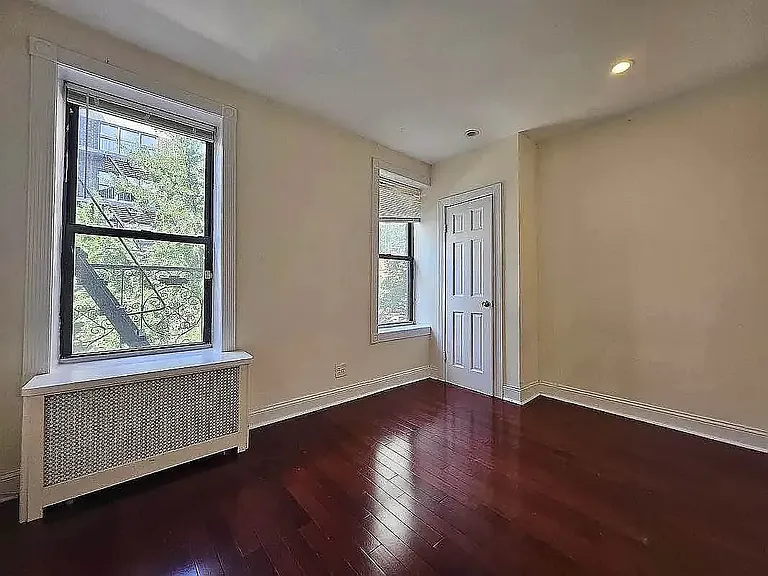 228 E 26th St #5Z — Photo 4