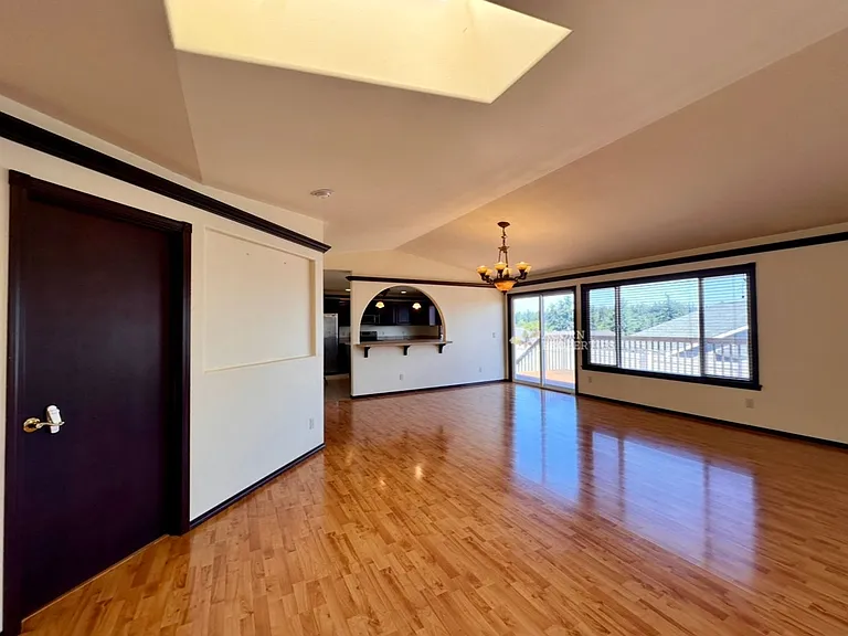 1331 SW Harbor Vista Cir — Photo 5