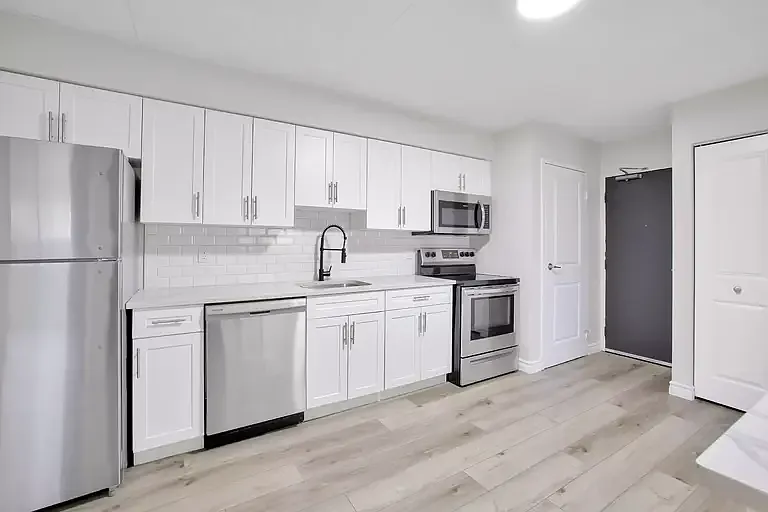 3155 Sandwich St #1A — Photo 1