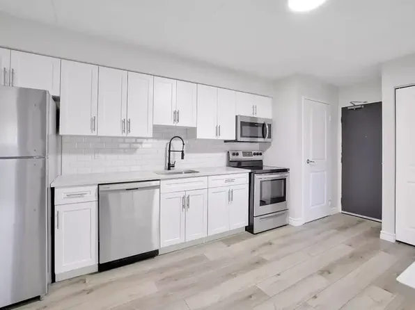 3155 Sandwich St, Windsor, ON