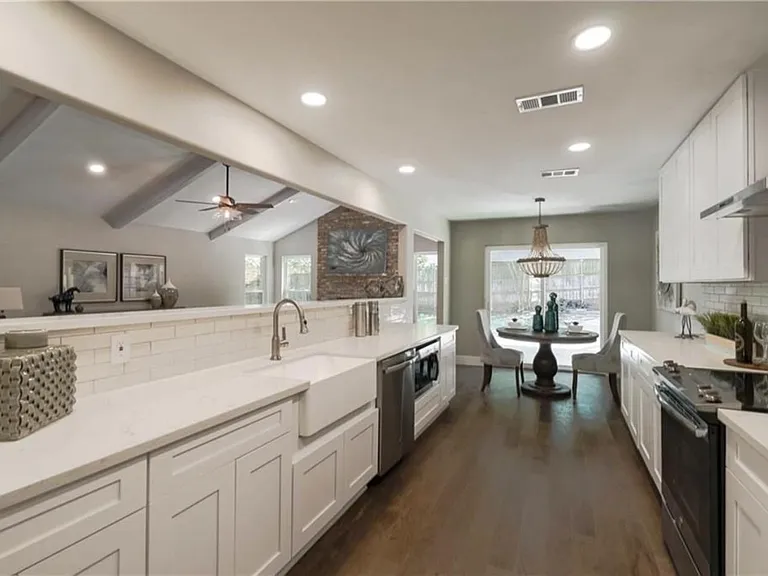 4704 Woodside Dr — Photo 14