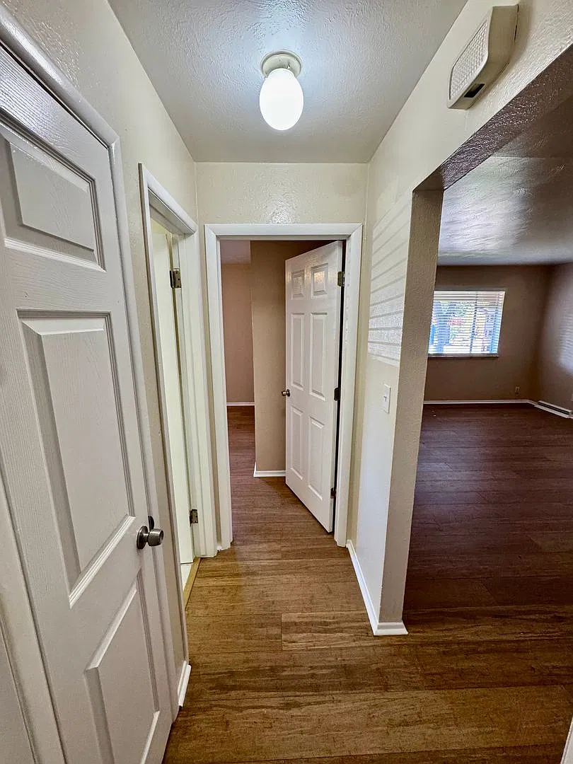 1115 Carr Street — Photo 4