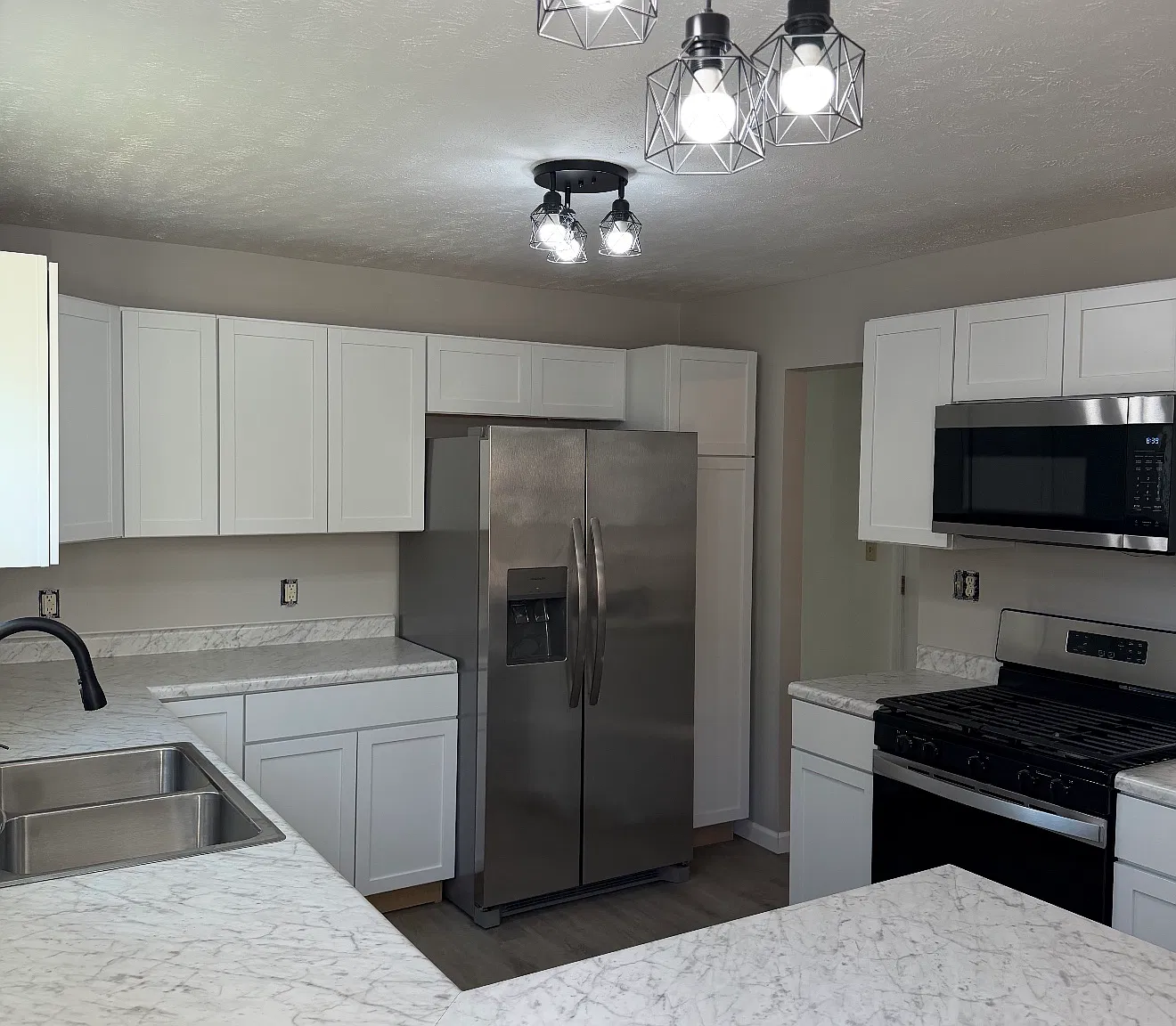 3 bed, 1.5 bath, 1100 sqft, $1,995 — Photo 3