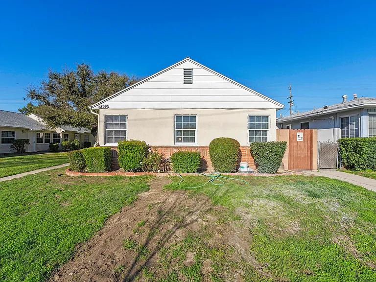 1693 N Hollywood Way — Photo 16