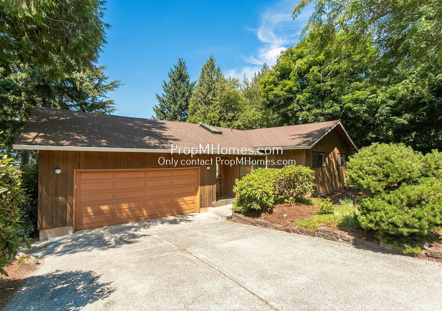 Mid-Century Modern Three Bedroom in Happy Valley! — Photo 1