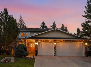 880 S Shawnee Dr SW, Calgary, AB T2Y 1X3