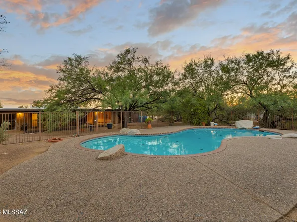 9351 E Walnut Tree Cir, Tucson, AZ 85749
