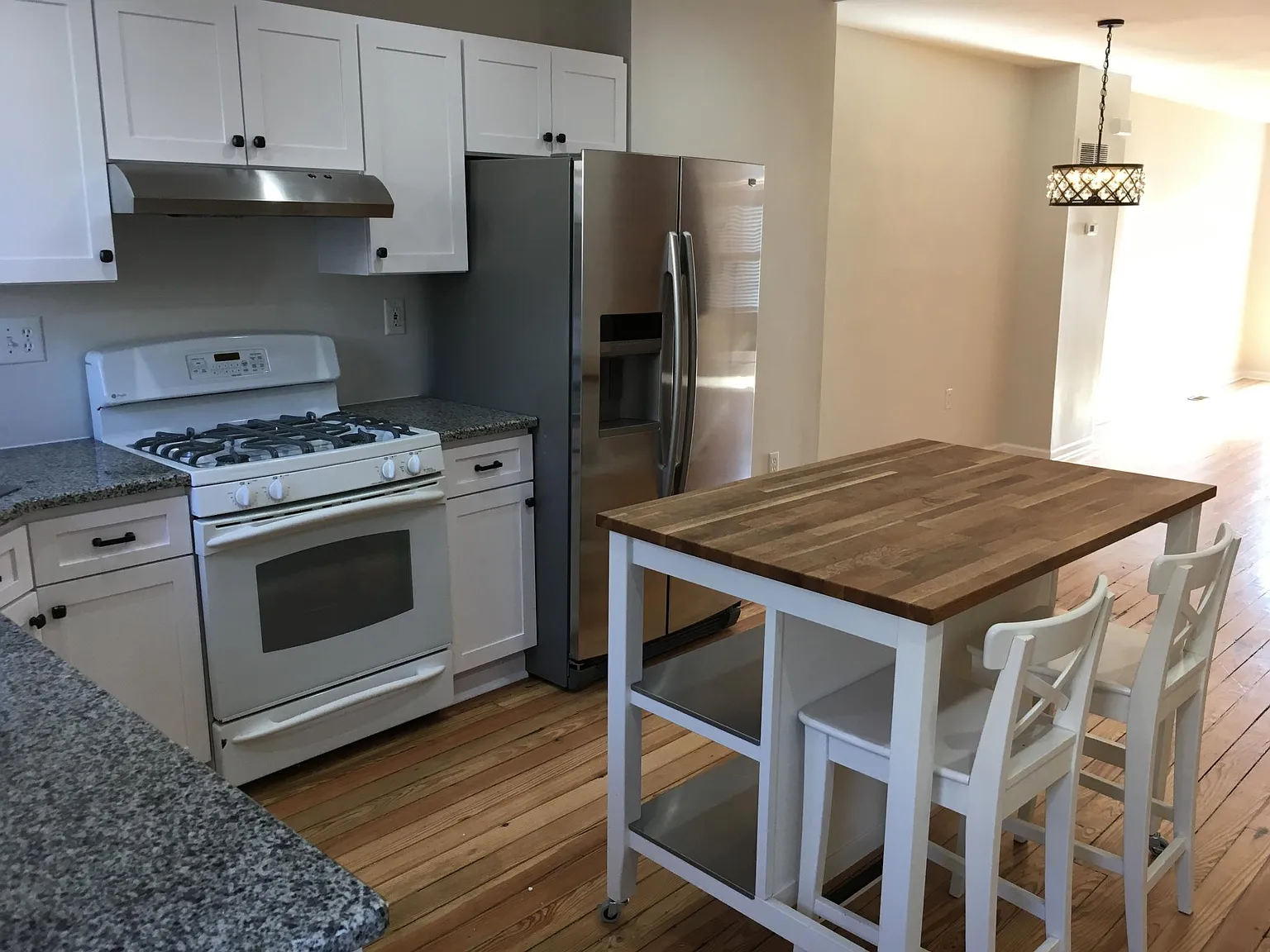 3 bed, 1600 sqft, $2,300 — Photo 2