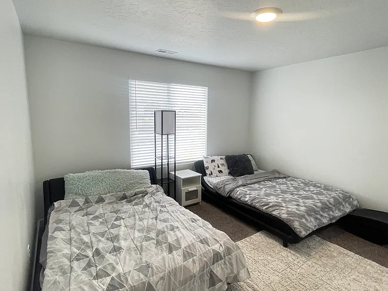 639 W Parker Pl — Photo 18