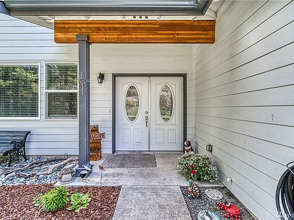 2nd image of 6662 Wellington Ln NE