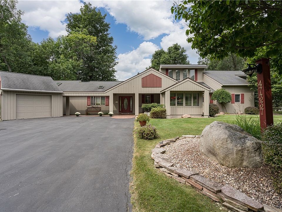 1st image of 47337 Sunset Dr