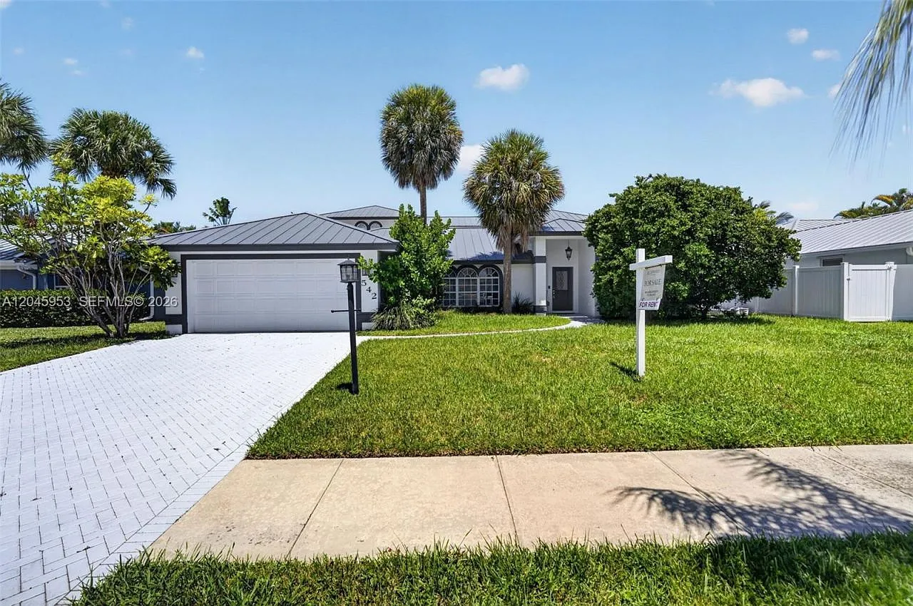 5 bed, 4.0 bath, 4035 sqft, $8,500 — Photo 2