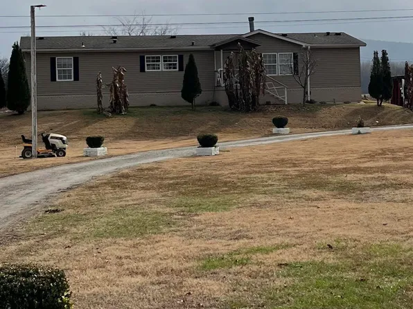 779 River Loop Rd, Laceys Spring, AL 35754