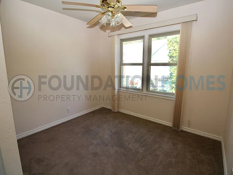 130 Suffield Ave — Photo 9