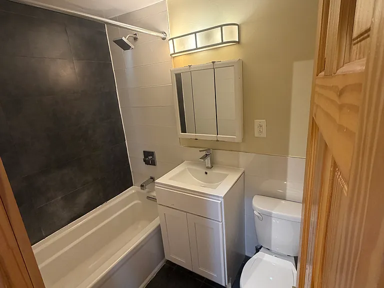 686 Beck St #3 — Photo 7