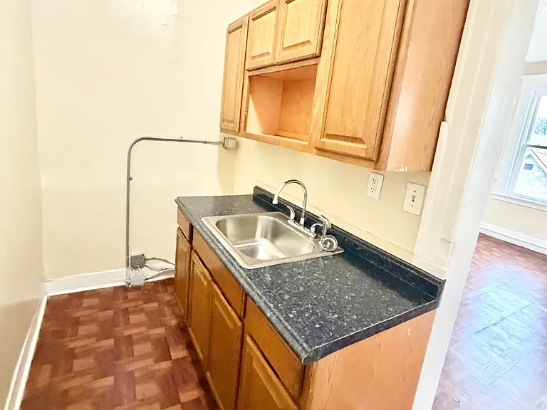 52 Dickerman St #3L — Photo 3