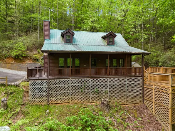 387 River View Trl W, Dahlonega, GA 30533
