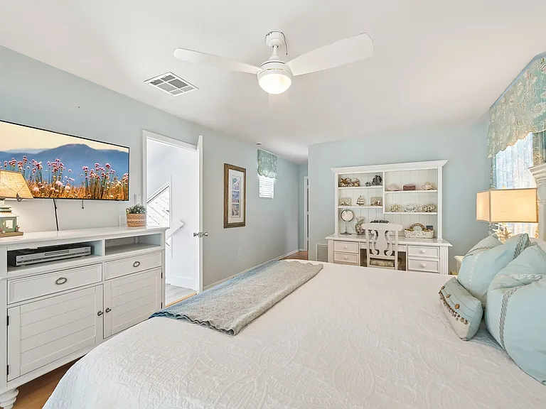 Guest bedroom 1/king bed