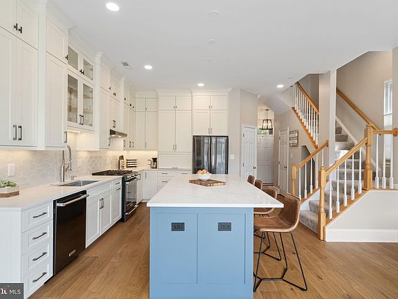 4th image of 20393 Tholen St