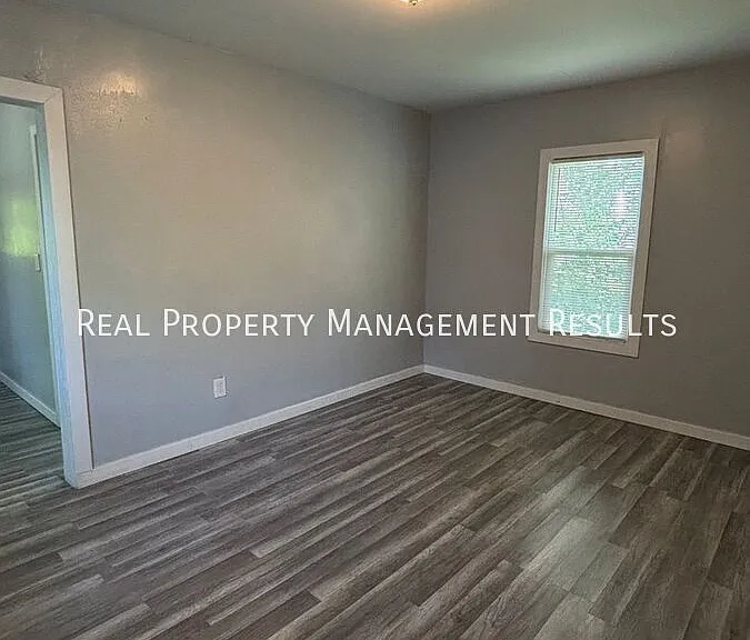 507 S Evans Ave #B — Photo 2