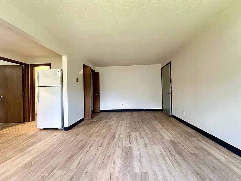 311 S Andrews St — Photo 2
