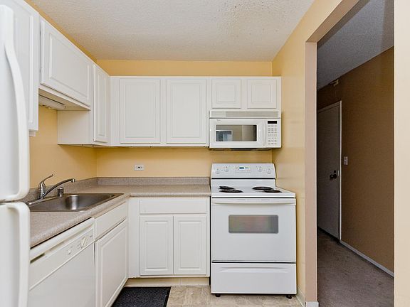2nd image of 10 E Ontario St #2506F