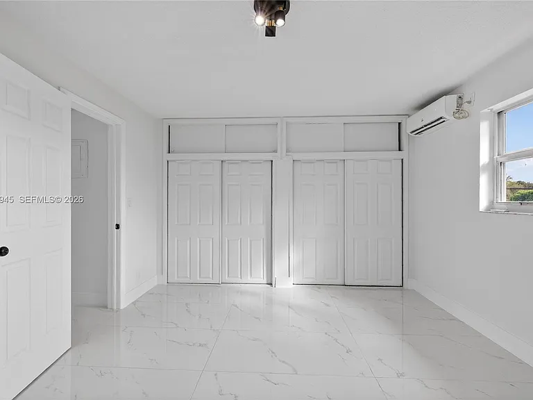 1520 NE 56th St #8 — Photo 13