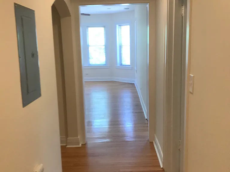 4420 N Lockwood Ave #2N — Photo 5