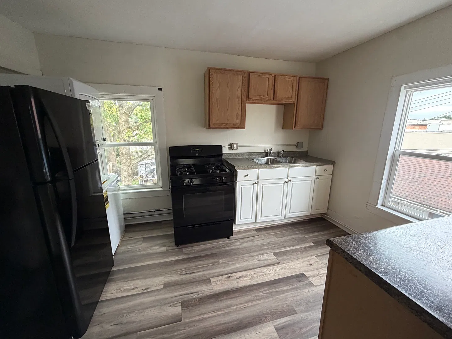 2 bed, 1000 sqft, $1,350 — Photo 3