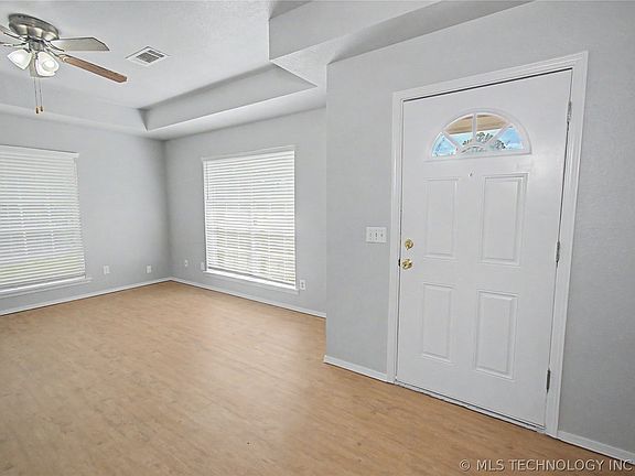 3rd image of 2206 Sycamore Rd