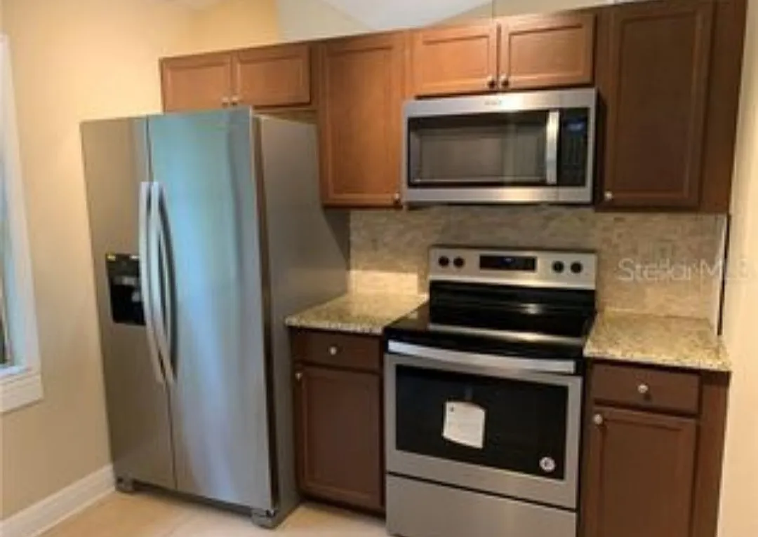 3 bed, 1212 sqft, $1,800 — Photo 1