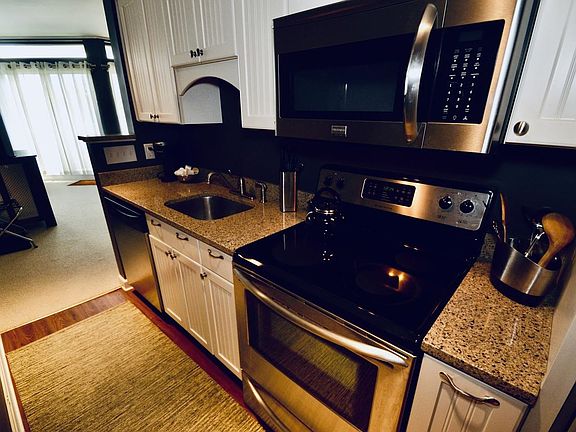 5th image of 30 Mountainside Drive #304