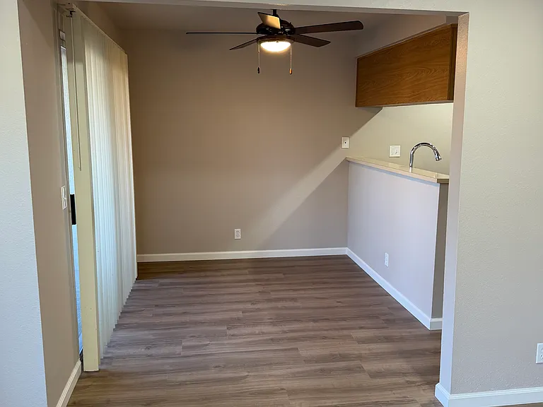 Sandalwood Apartments — Photo 25
