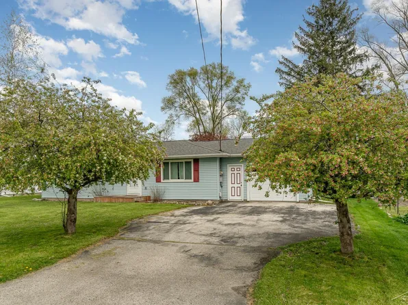70 W Stark Dr, Saginaw, MI 48609